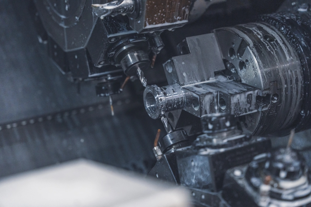 Tornio CNC per componenti industriali
